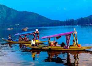 Snowfall in Gulmarg, Kashmir holiday planned by Make Tour Plans