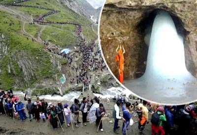Pilgrims trekking on the Amarnath Yatra route