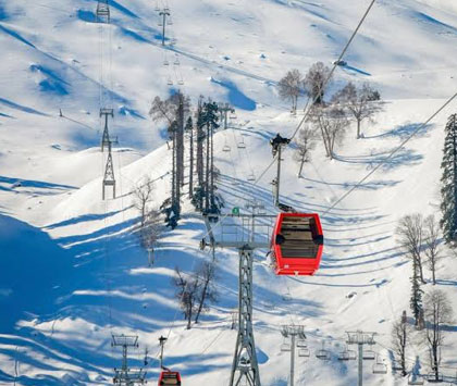 Snow slopes and Gondola cable car at Gulmarg, planned by Make Tour Plans